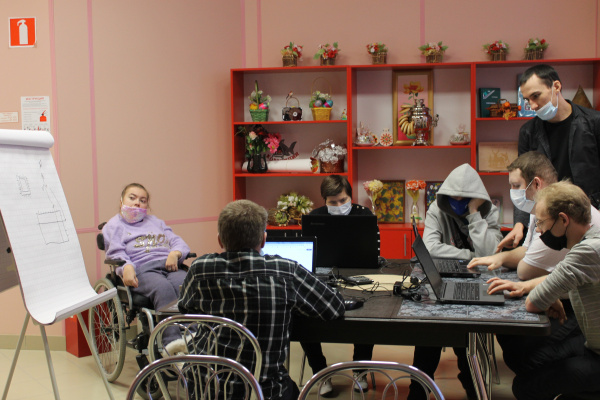 В Мончегорске прошло занятие для подростков и молодых людей 18 + с инвалидностью и ограниченными возможностями здоровья по компьютерной грамотности